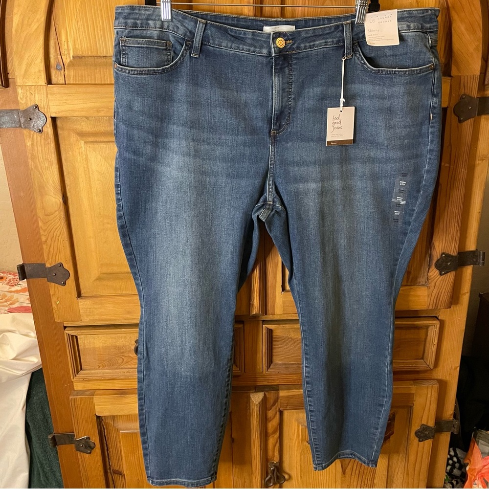 NWT - Lauren Conrad - Mid Rise Skinny Jeans - Size 24W
